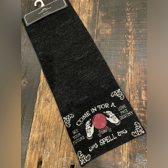 MUMMY MANOR NEW “COME IN FOR A SPELL” Decorative Table Runner AND Pillow Set - Picture 3 of 11